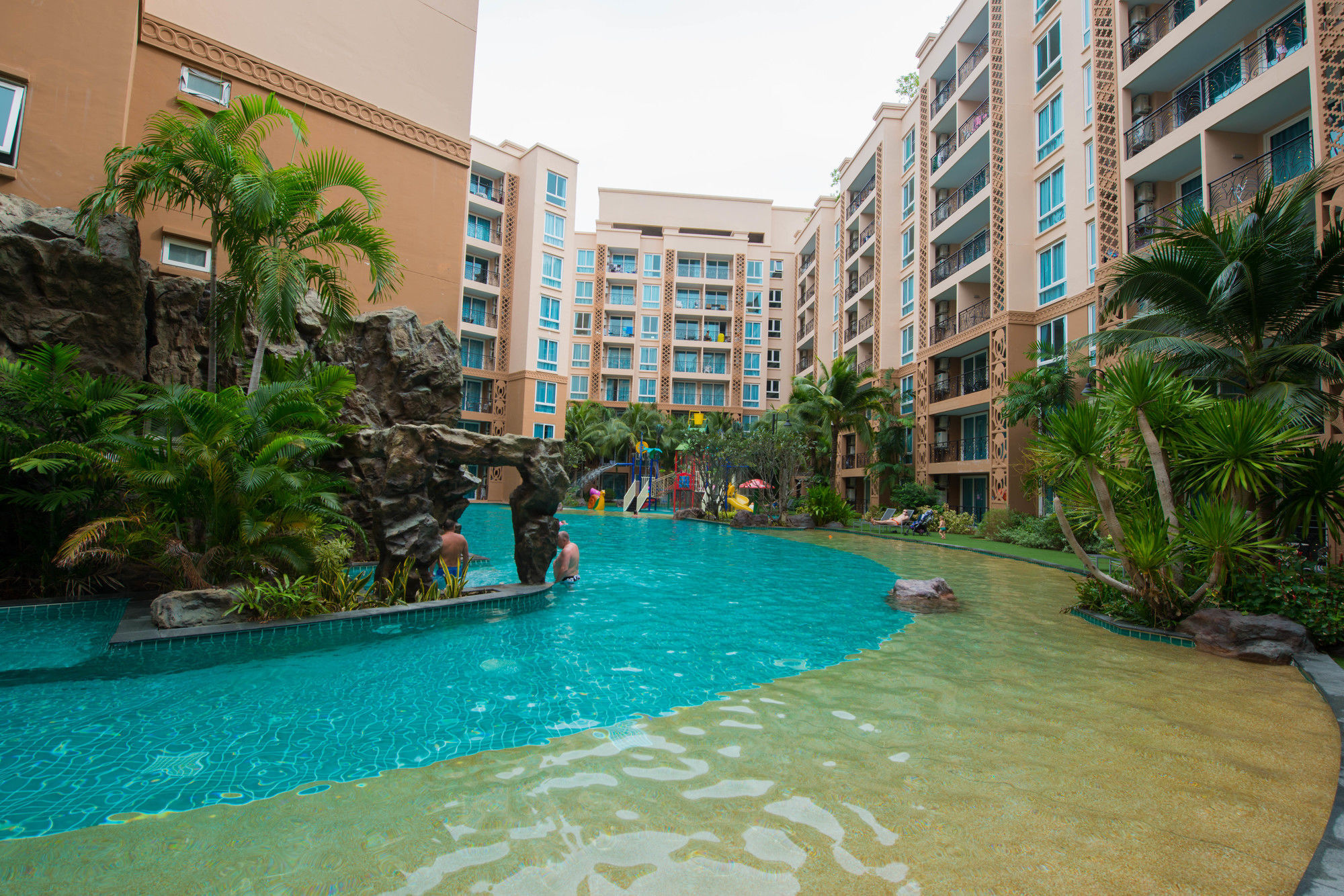 Atlantis Pattaya High Service Jomtien Beach Extérieur photo