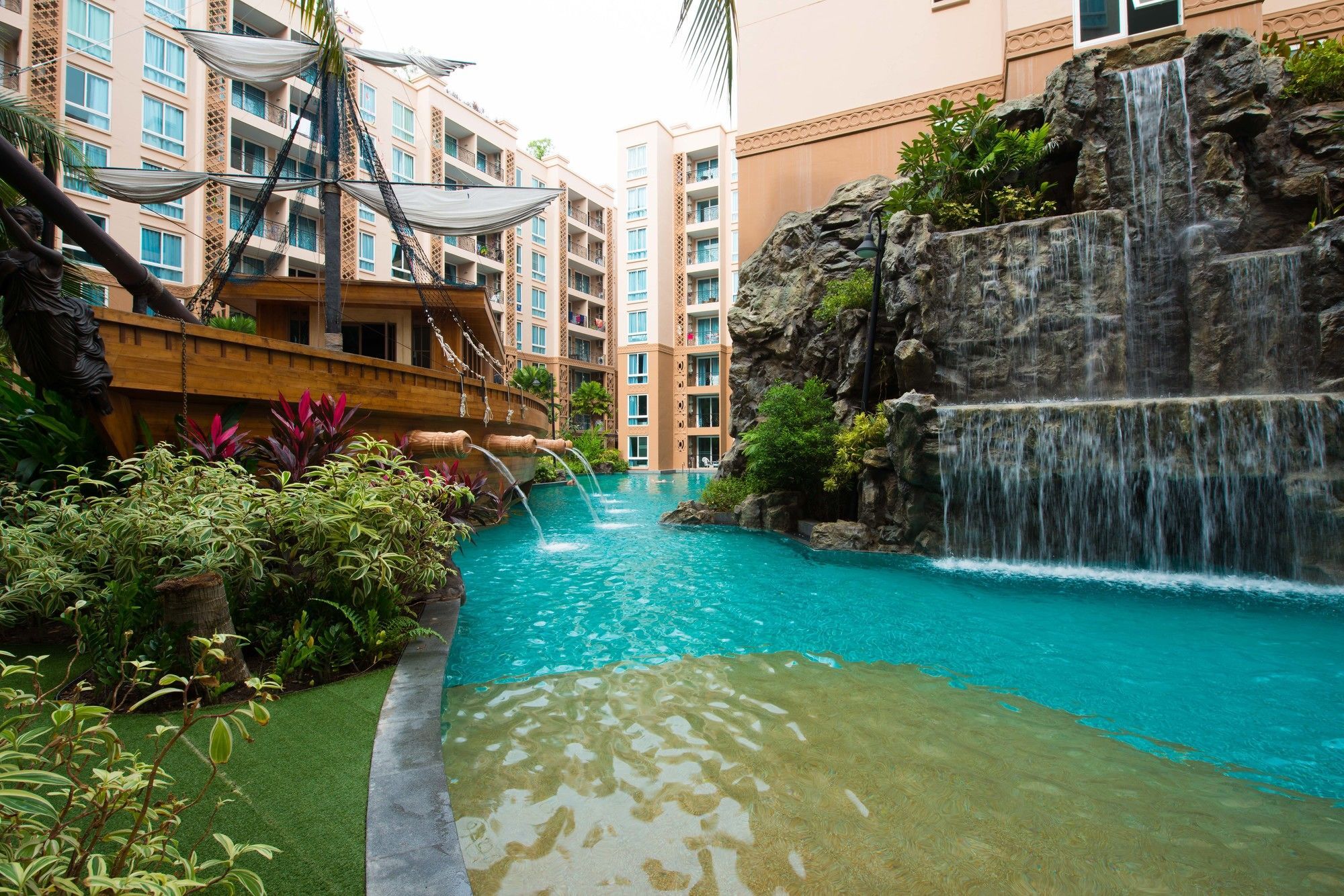 Atlantis Pattaya High Service Jomtien Beach Extérieur photo