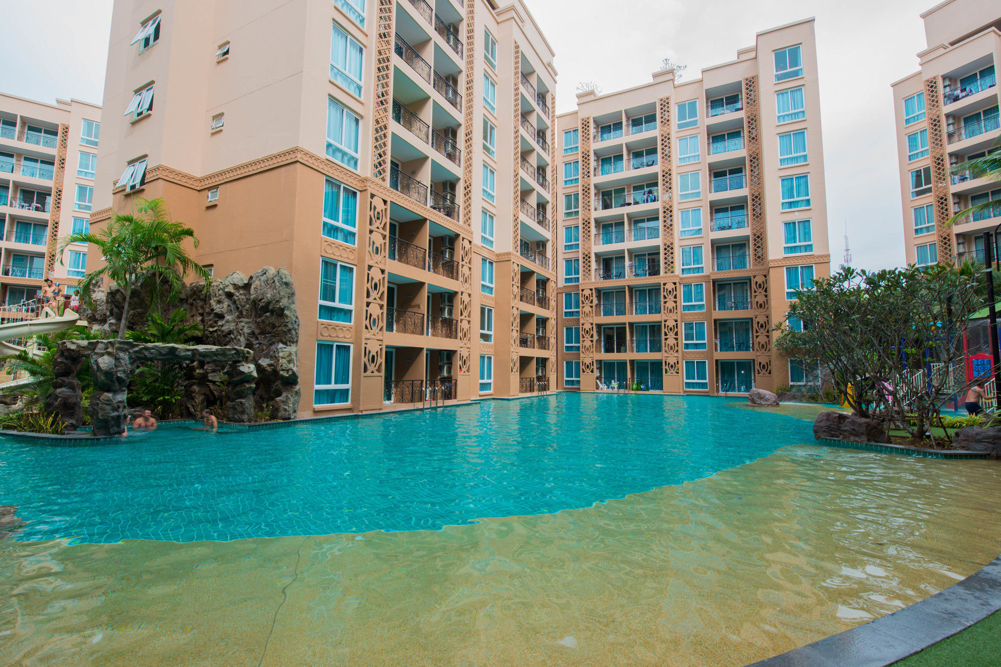 Atlantis Pattaya High Service Jomtien Beach Extérieur photo
