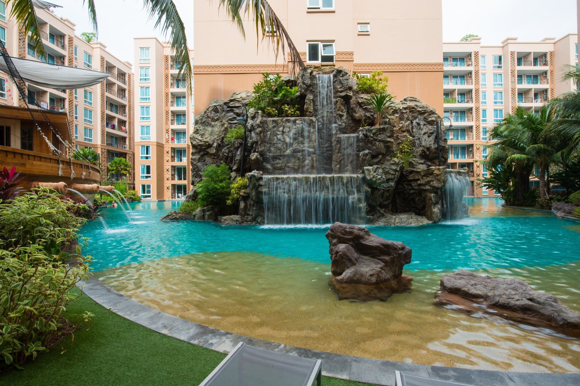 Atlantis Pattaya High Service Jomtien Beach Extérieur photo