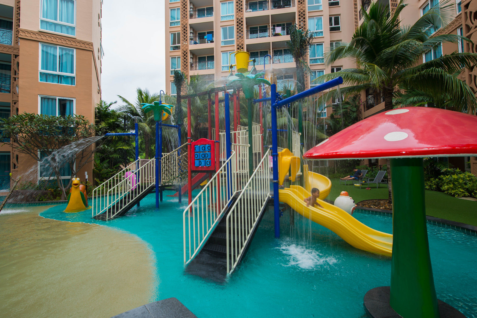 Atlantis Pattaya High Service Jomtien Beach Extérieur photo