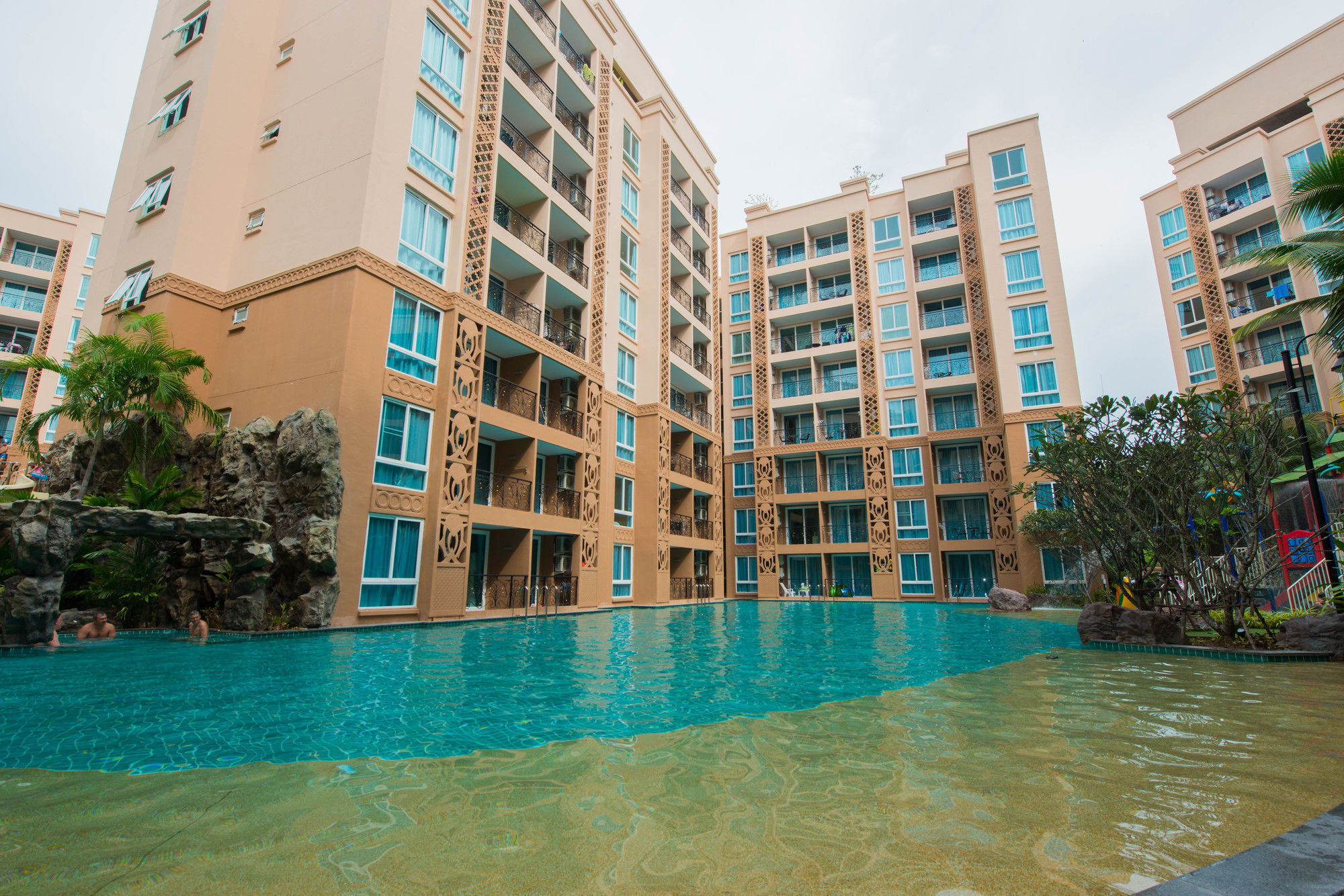 Atlantis Pattaya High Service Jomtien Beach Extérieur photo