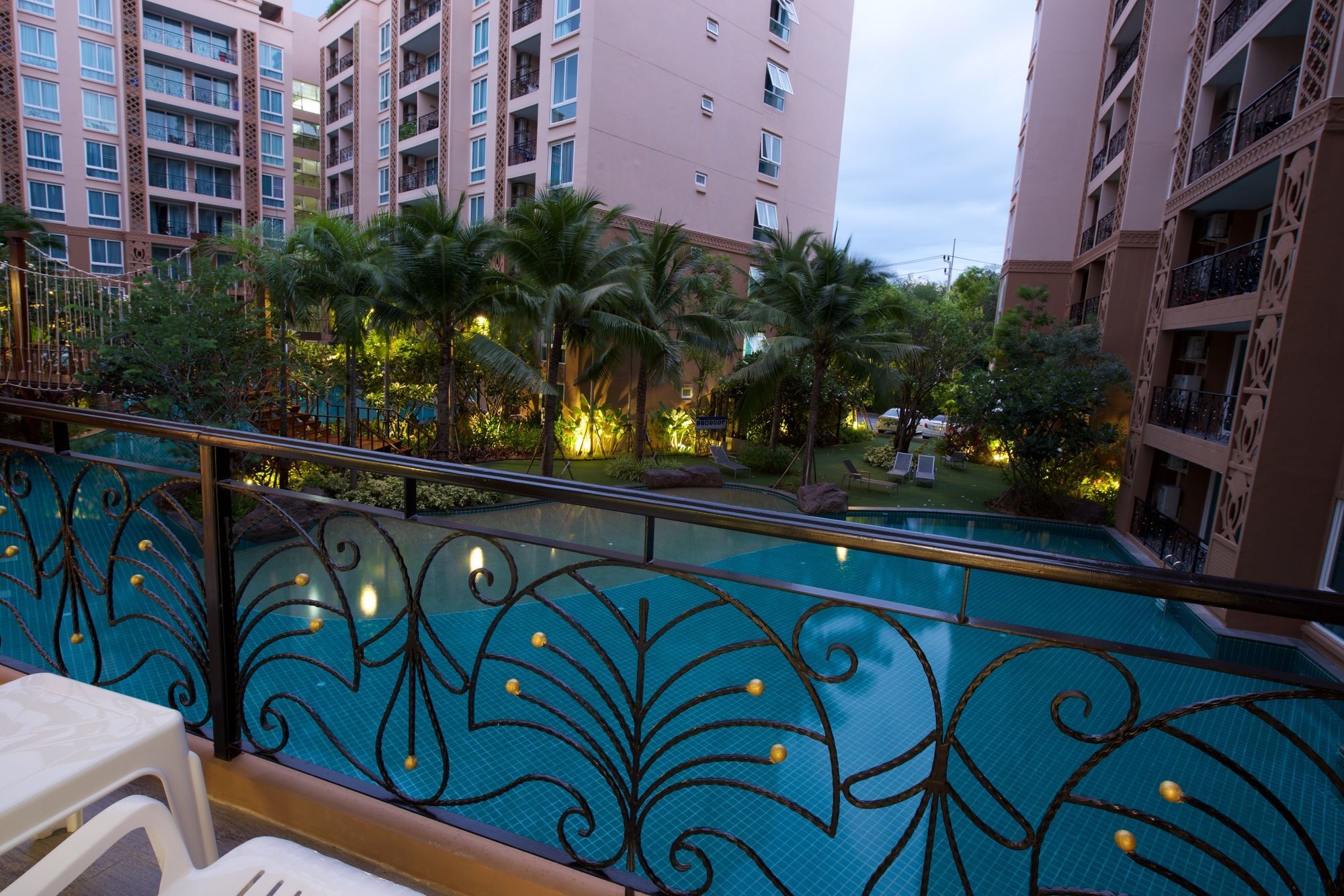Atlantis Pattaya High Service Jomtien Beach Extérieur photo